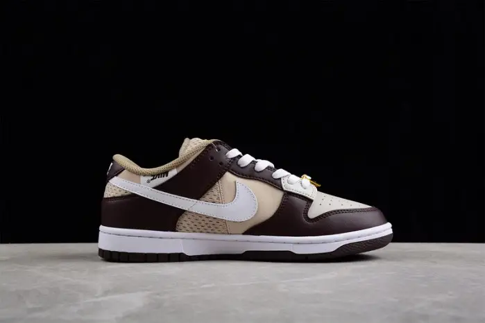 NIKE  SB Dunk Low 