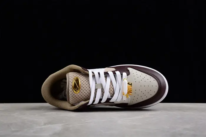 NIKE  SB Dunk Low 