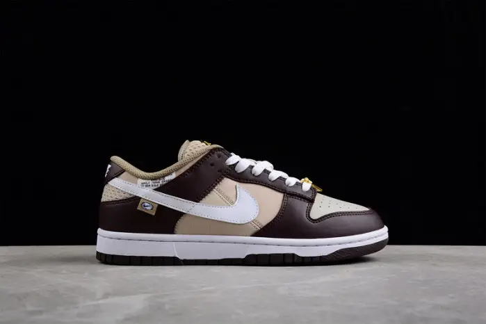 NIKE  SB Dunk Low 