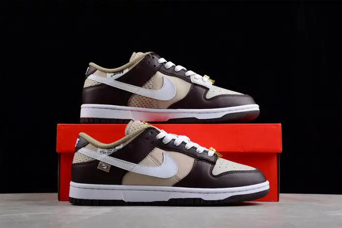 NIKE  SB Dunk Low 