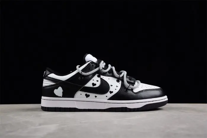 NIKE SB DUNK LOW 