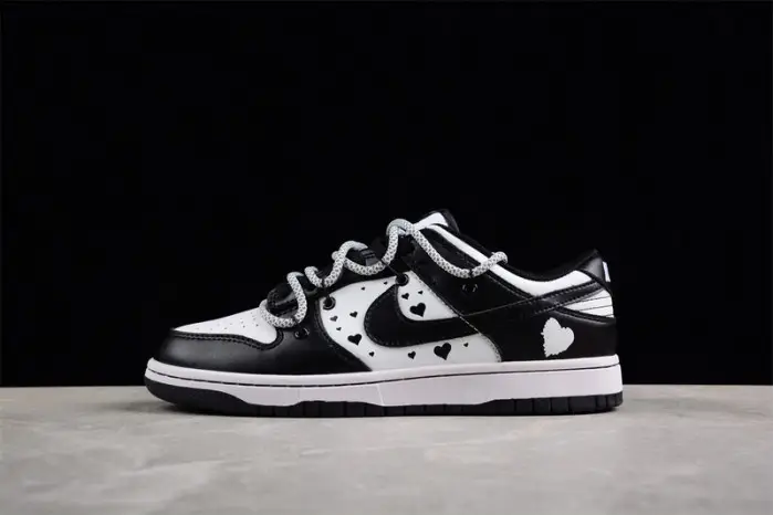 NIKE SB DUNK LOW 
