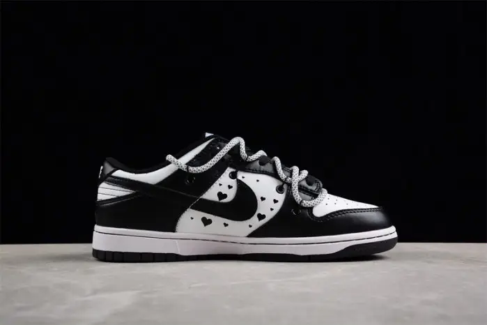 NIKE SB DUNK LOW 