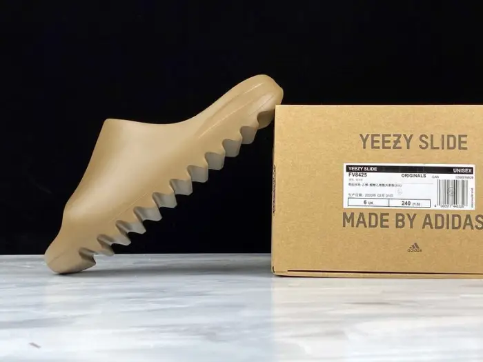 YEEZY SLIDES 'EARTH BROWN' 