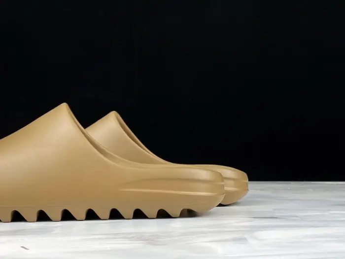 YEEZY SLIDES 'EARTH BROWN' 