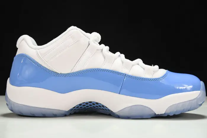 JORDAN 11 RETRO LOW UNIVERSITY BLUE 