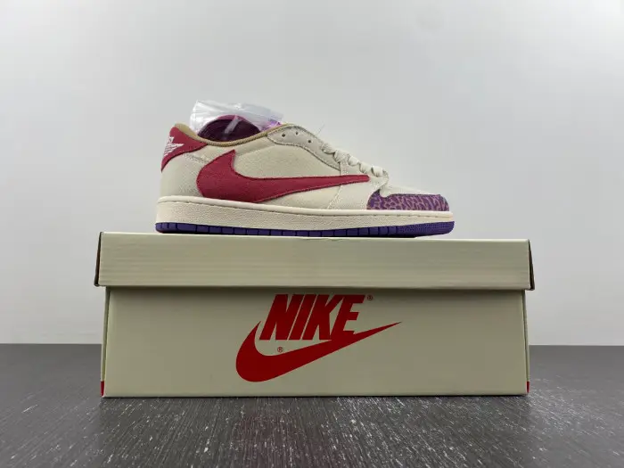 Travis Scott x Air Jordan 1 Low OG 