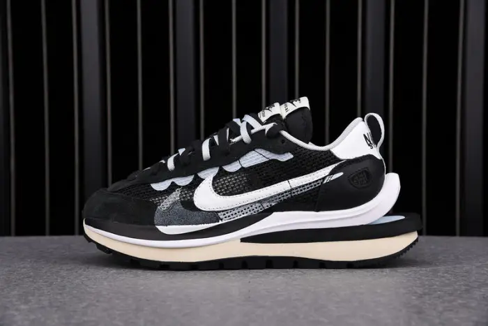 NIKE VAPORWAFFLE SACAI BLACK WHITE 