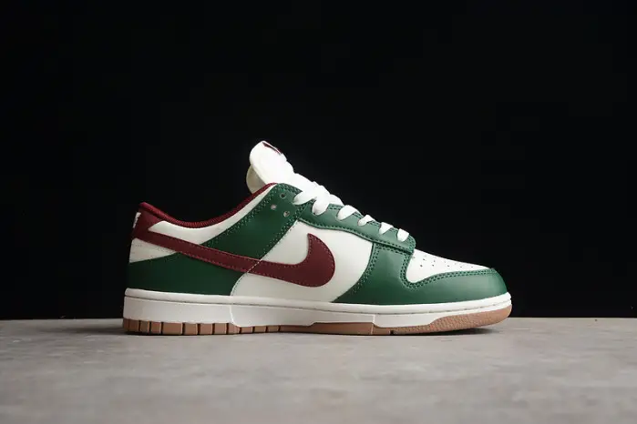 Nike SB Dunk Low 