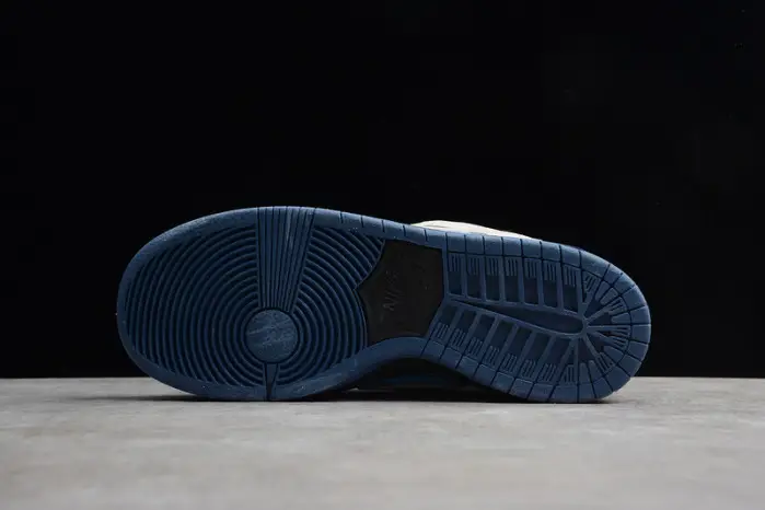 Nike SB Dunk Low Light Cream Thunderstorm 