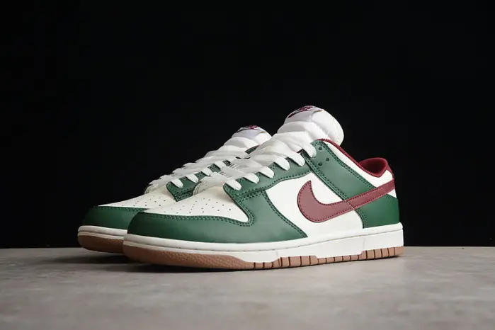 Nike SB Dunk Low 