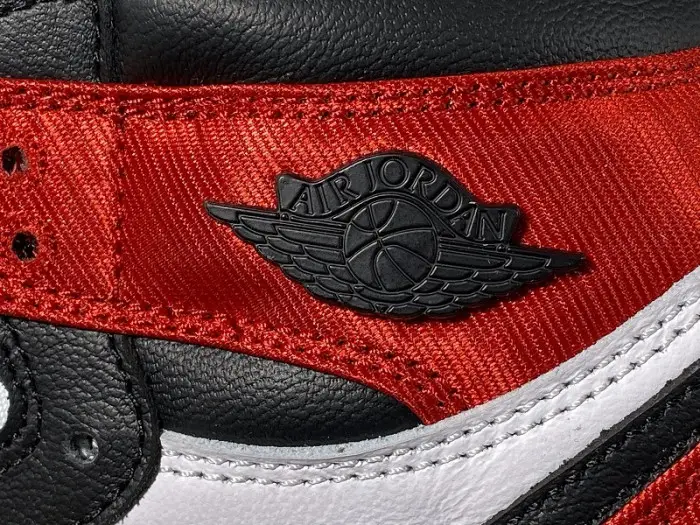 Jordan 1 Retro High Satin Black Toe (W) 