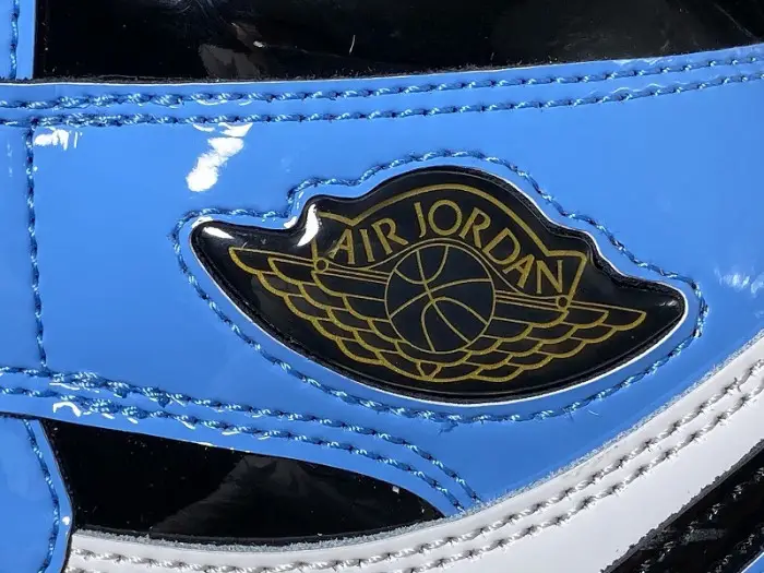 Jordan 1 Retro High Fearless UNC Chicago 