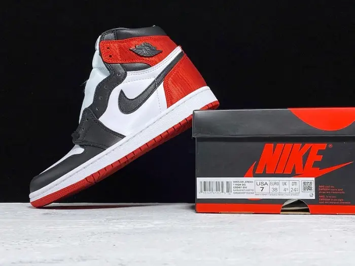 Jordan 1 Retro High Satin Black Toe (W) 