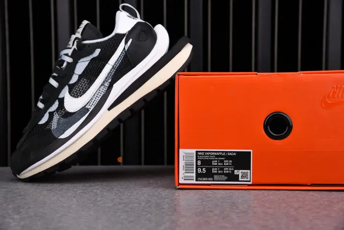 NIKE VAPORWAFFLE SACAI BLACK WHITE 