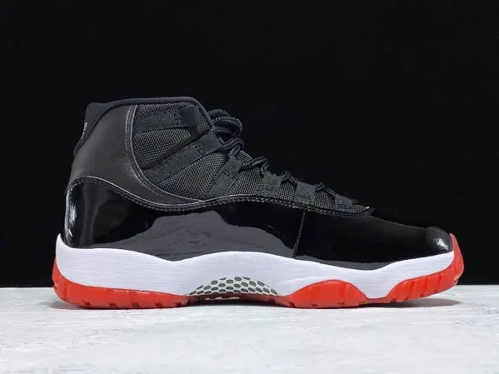 Jordan 11 Retro Playoffs Bred (2019) 