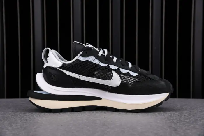 NIKE VAPORWAFFLE SACAI BLACK WHITE 