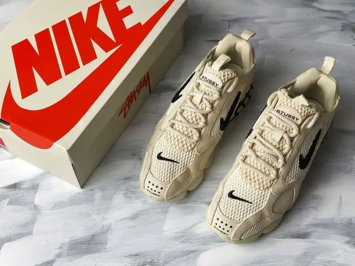 NIKE AIR ZOOM SPIRIDON CAGE 2 STUSSY FOSSIL 