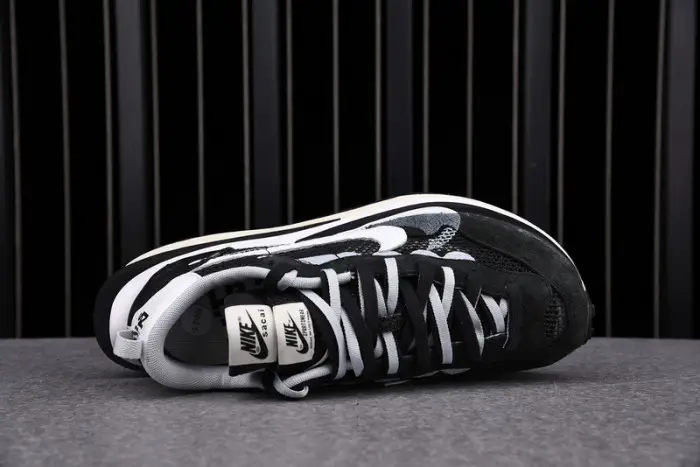 NIKE VAPORWAFFLE SACAI BLACK WHITE 
