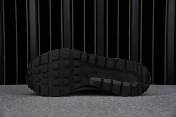 NIKE VAPORWAFFLE SACAI BLACK WHITE 