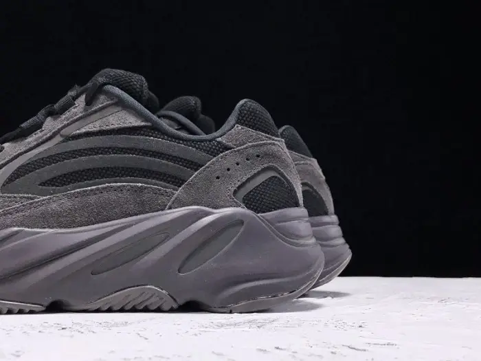 Yeezy Boost 700 V2 Vanta 