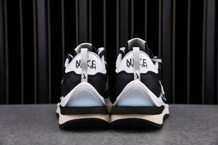 NIKE VAPORWAFFLE SACAI BLACK WHITE 