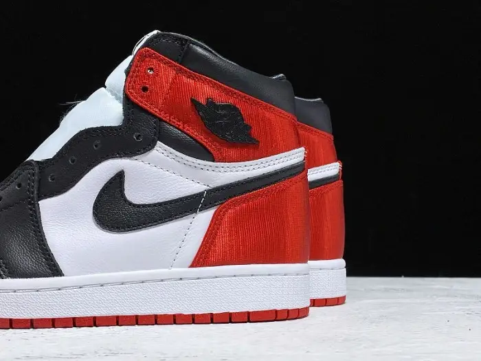 Jordan 1 Retro High Satin Black Toe (W) 