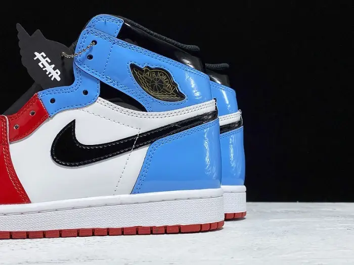 Jordan 1 Retro High Fearless UNC Chicago 