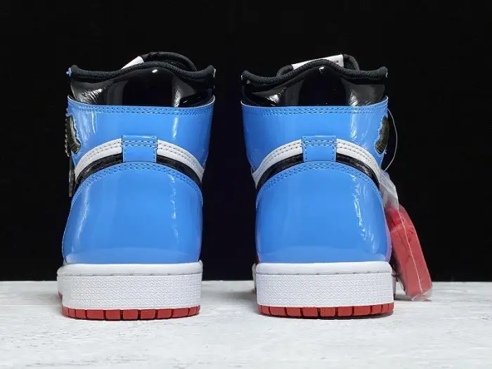 Jordan 1 Retro High Fearless UNC Chicago 