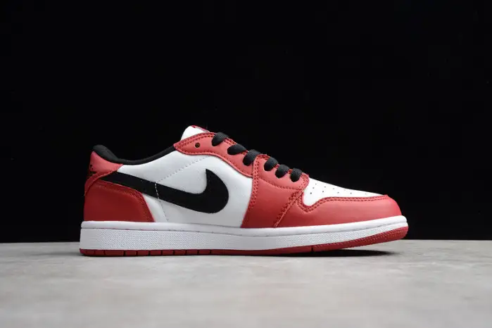 Jordan 1 Retro Low Chicago 