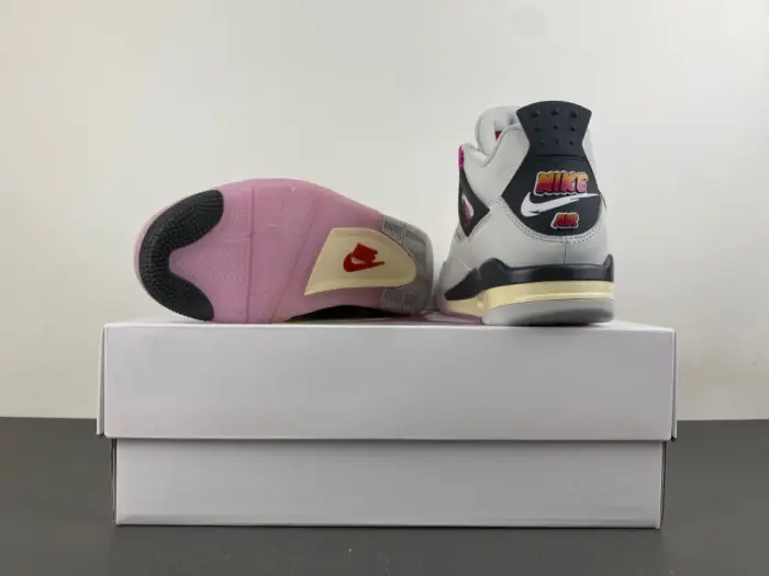 NIKE AIR JORDAN 4 RETRO 