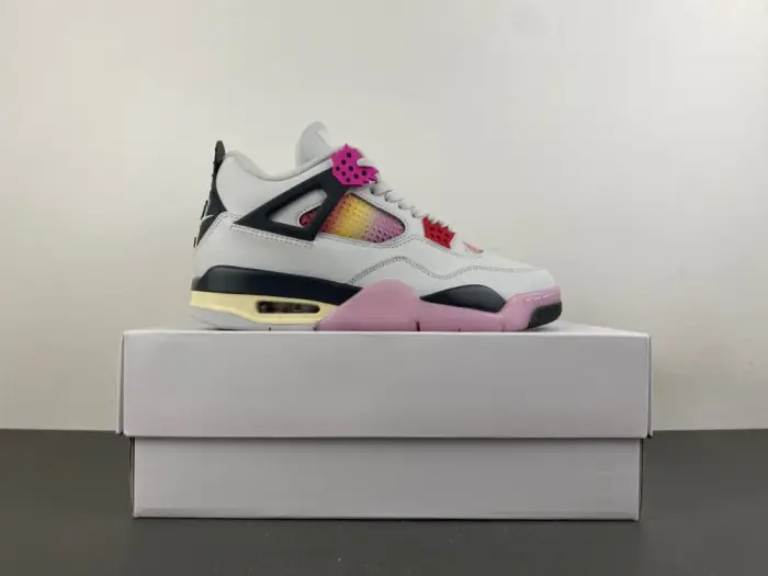 NIKE AIR JORDAN 4 RETRO 
