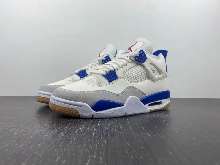 Nike SB x Air Jordan 4 “Sapphire” 