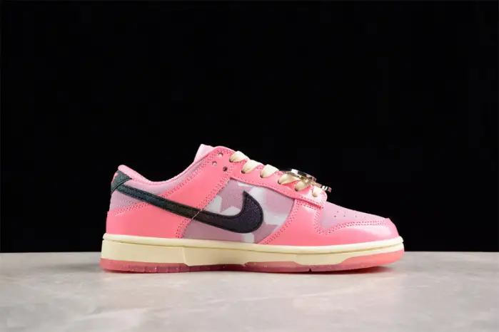 Nike SB Dunk Low 