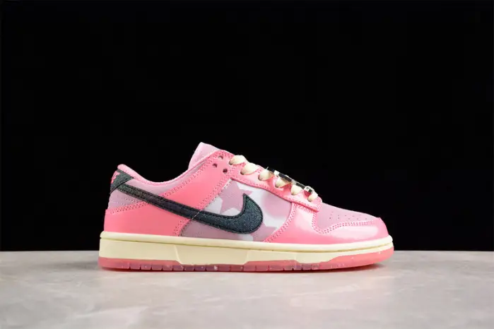 Nike SB Dunk Low 