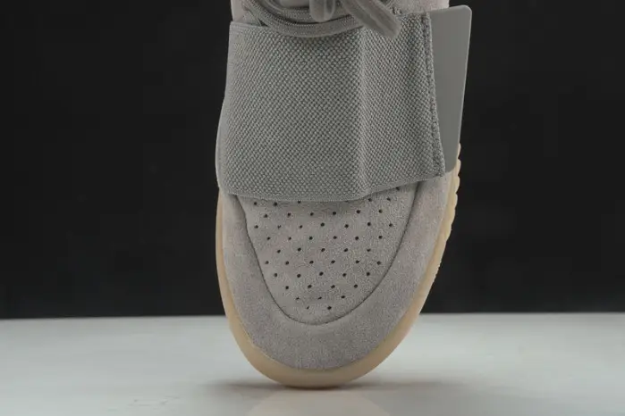YEEZY 750 BOOST LIGHT GREY GUM GLOW DARK 