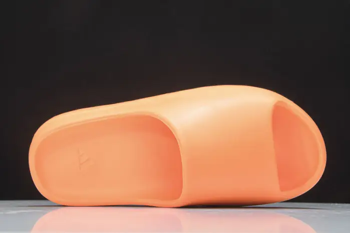 YEEZY SLIDES 'Enflame Orange' 