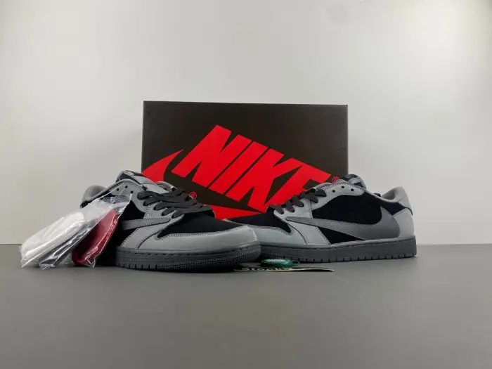 Travis Scott x Air Jordan 1 Low OG 