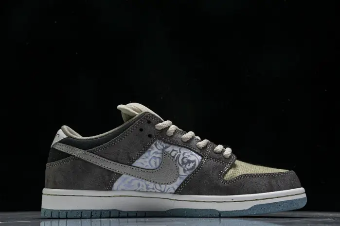 Nike SB Dunk Low “Big Money Savings” 