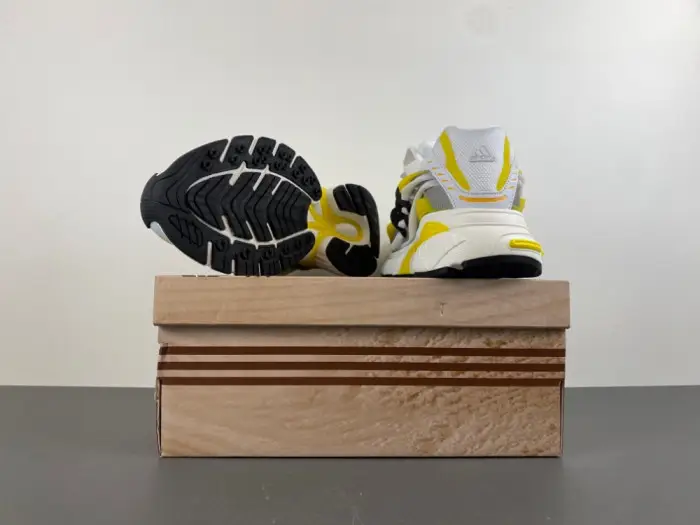 Pharrell x adidas Adistar Jellyfish "Yellow " 