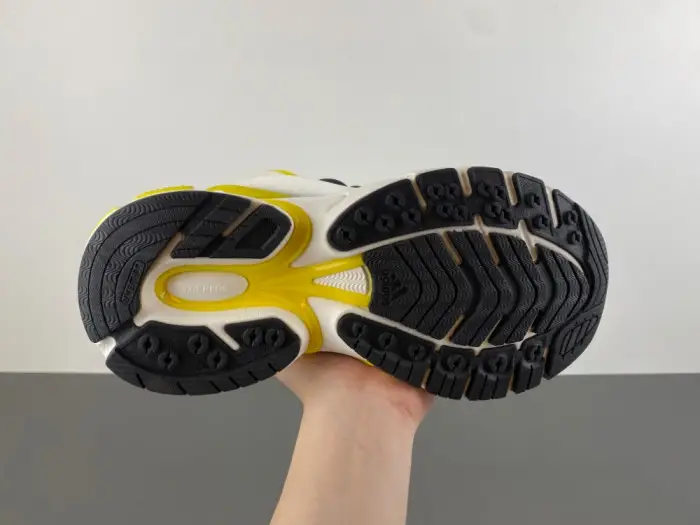 Pharrell x adidas Adistar Jellyfish "Yellow " 