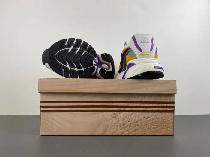Pharrell x adidas Adistar Jellyfish 