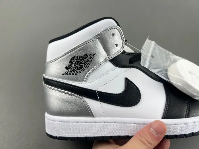 Air Jordan 1 Mid 
