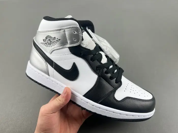 Air Jordan 1 Mid 