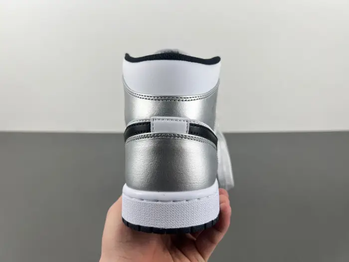 Air Jordan 1 Mid 