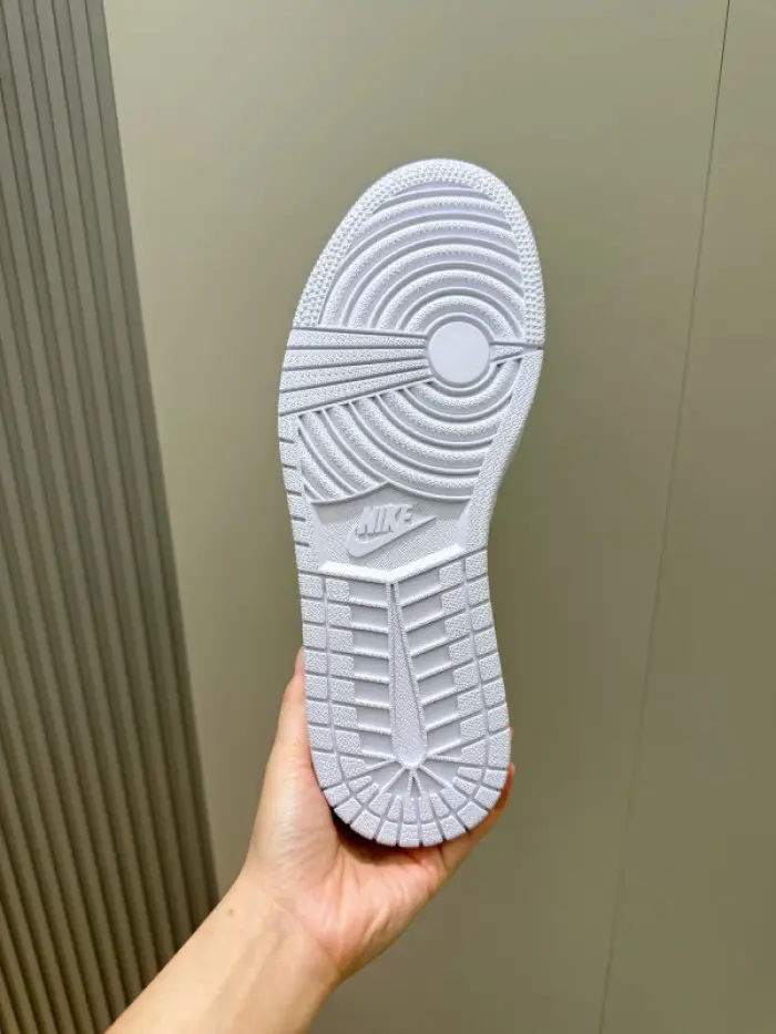 Travis Scott x Air Jordan 1 Low OG x LV 