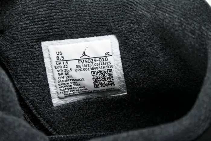 Air Jordan 4 “Black Cat”  2025 