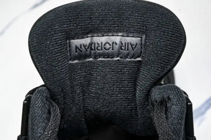 Air Jordan 4 “Black Cat”  2025 
