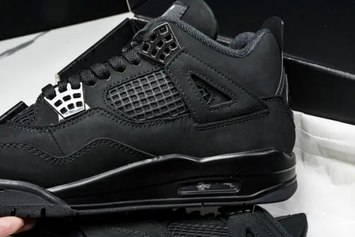 Air Jordan 4 “Black Cat”  2025 