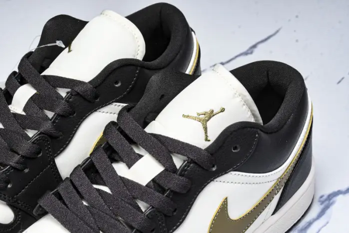Air Jordan 1 Low 